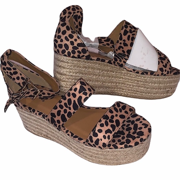 qupid cheetah sandals